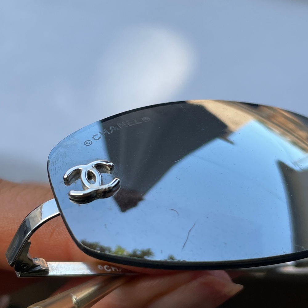 Vintage Chanel 4002 Sunglasses - Picture 6 of 7